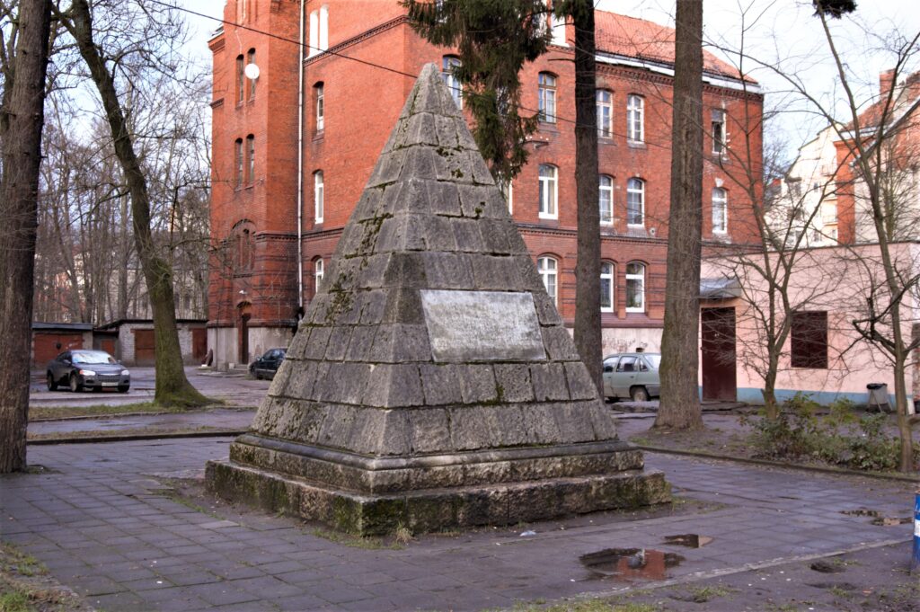 Памятник воинам, погибшим в годы Первой мировой войны 1914-1918 гг., с барельефом «Умирающий боец» 2 dsc 8290