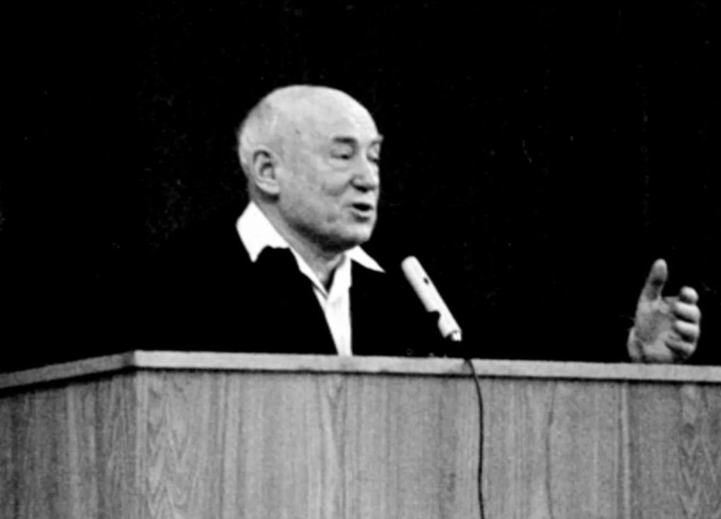 9 Апреля: удивительная история с названием улиц в Калининграде 7 Писатель-фантаст Сергей Снегов