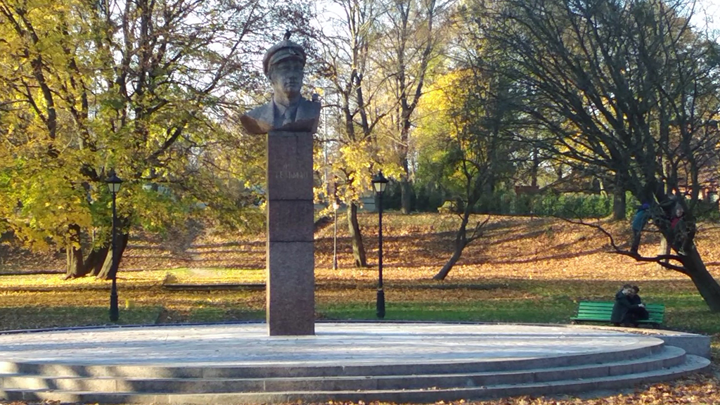 Улица Тельмана в Калининграде. Гуляем по Марауненхоф 6 Памятник Тельману, осень 2021 года