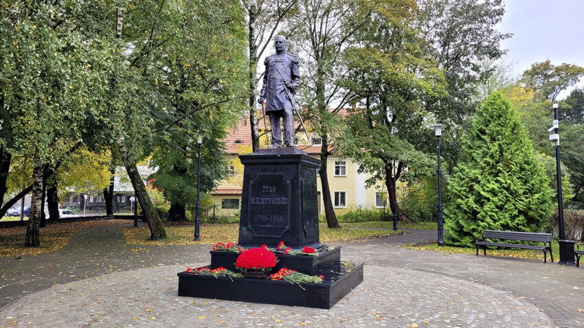 Памятник графу Муравьёву