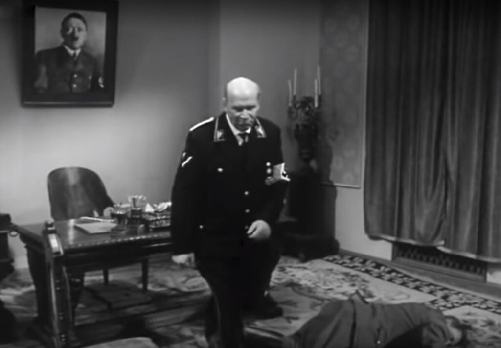 Кадр из кинофильма "Майор Вихрь", 1967 год. Фильм рассказывает об операции советской разведки по спасению Кракова от разрушения