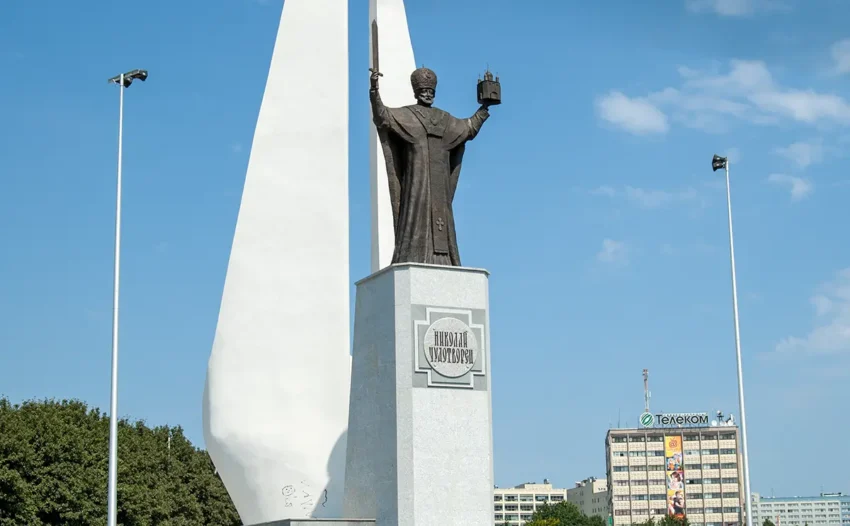 Памятник Николаю Чудотворцу в Калининграде