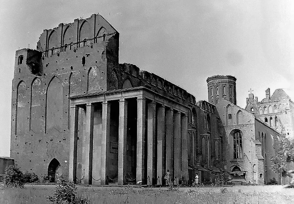 Новая жизнь на чужой земле: Калининград в 1946-1960 годах 4 Могила Иммануила Канта, Калининград