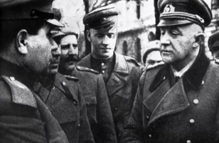 Отто Ляш справа, фото 1945 года