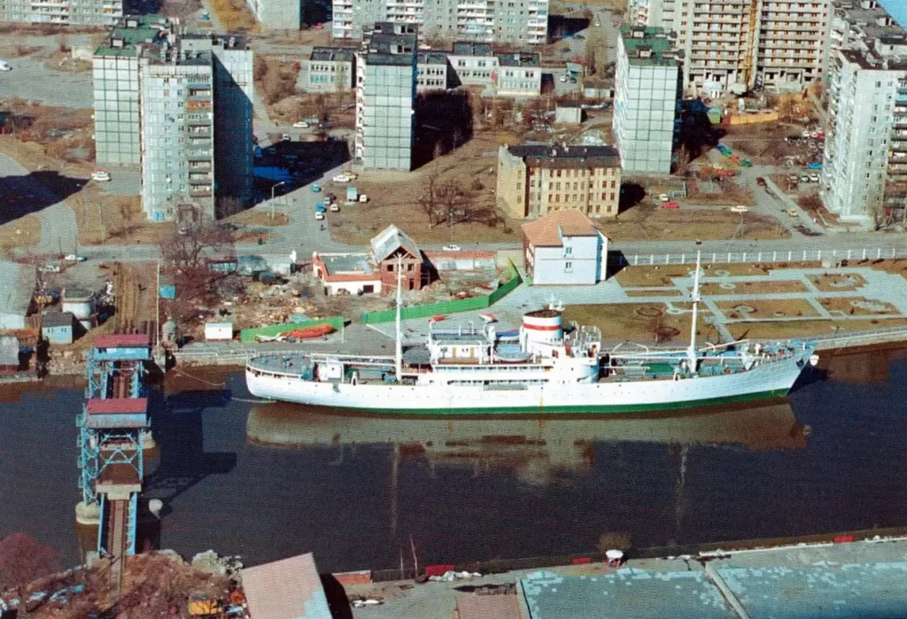 Железнодорожный мост Кёнигсберга: путь сквозь века 5 Железнодорожный мост. Год снимка определен пользователями ВК. "2 июля 1994 г. НИС «Витязь» ошвартовался у музейного причала в Калининграде