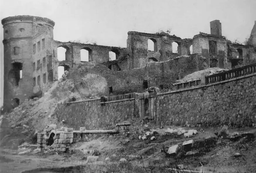 Королевский замок глазами первых переселенцев 5 Королевский замок в 60-х. (Южная терраса)