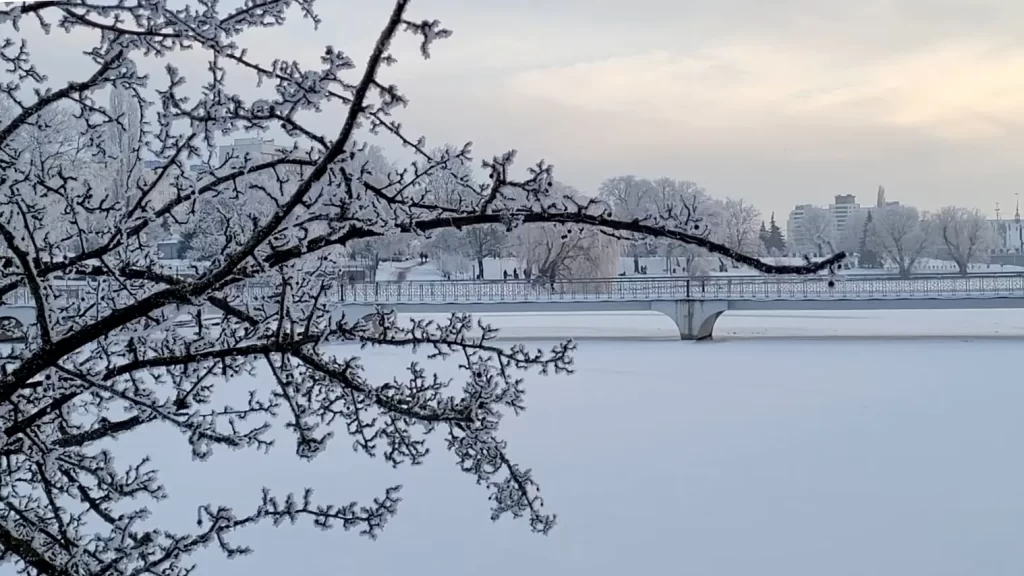 Вид на Нижнее озеро