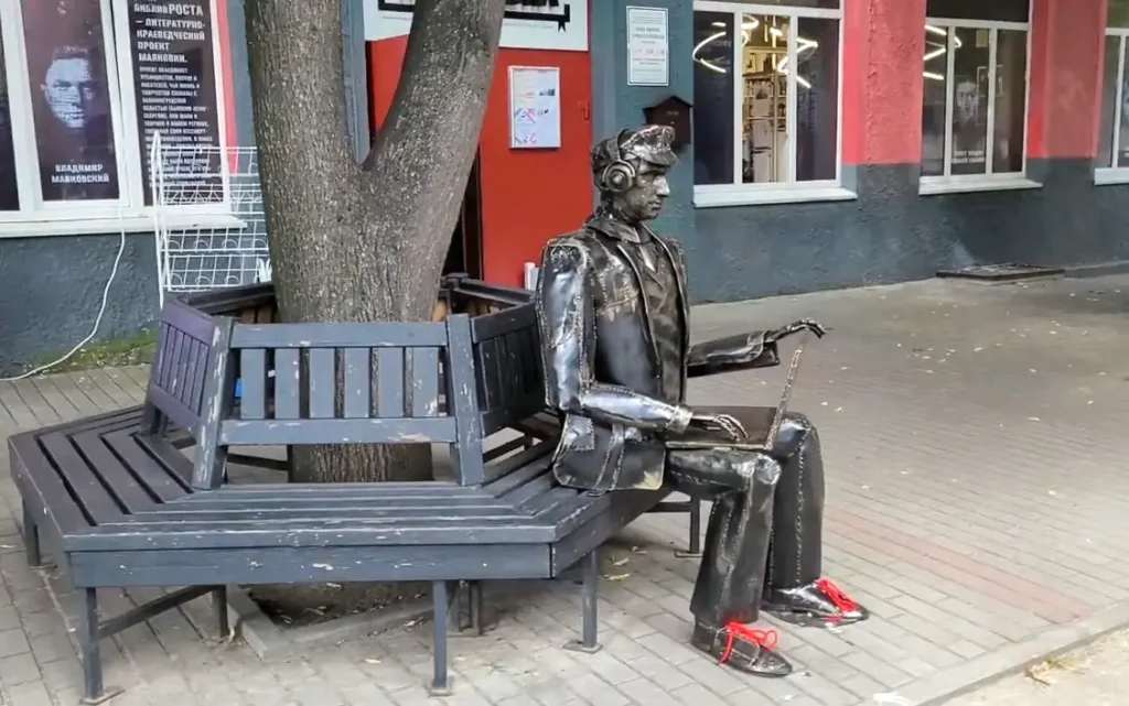 Памятник Владимиру Маяковскому